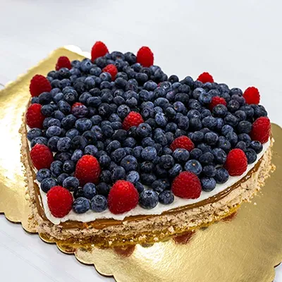 pic of Heart Shaped Blueberry/Raspberry Pavlova