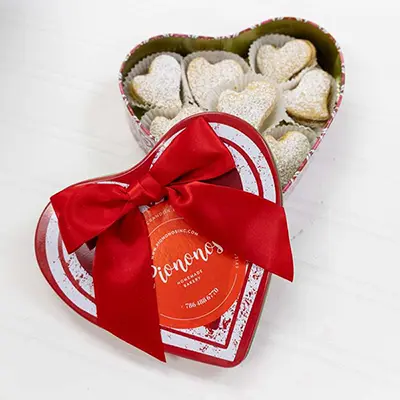 pic of Valentine's Alfajorcitos Tin